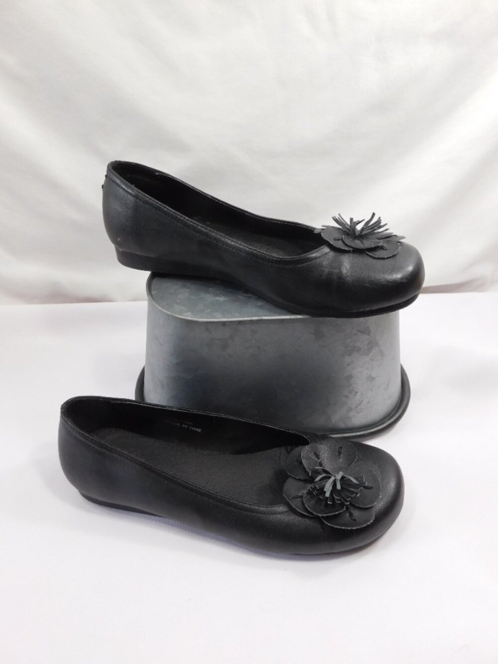 Ladies Le Chateau Black Leather Pumps